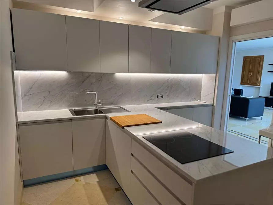 Immagine 59 di Villa in affitto  in via Romana a Montignoso