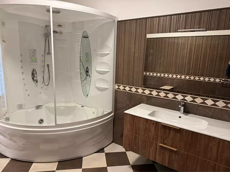 Immagine 62 di Villa in affitto  in via Romana a Montignoso