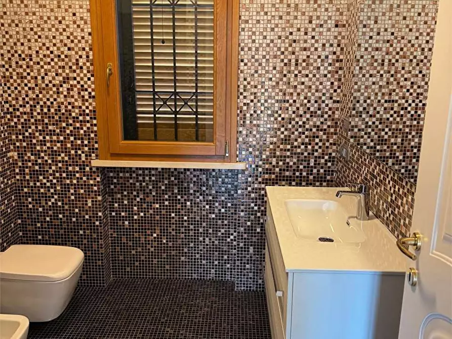 Immagine 65 di Villa in affitto  in via Romana a Montignoso