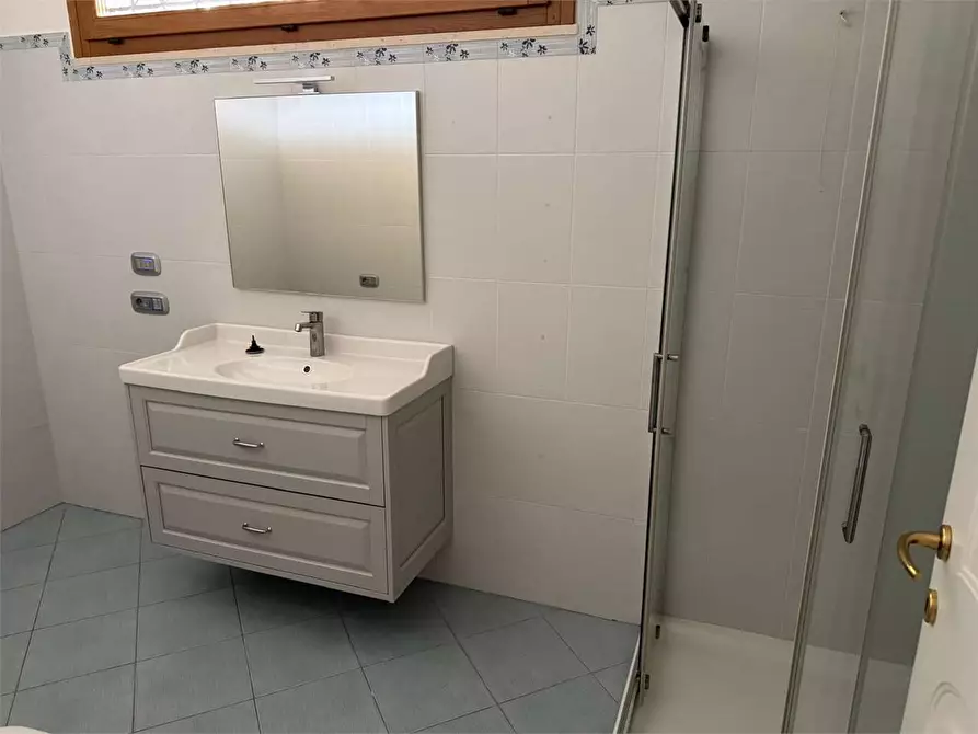 Immagine 67 di Villa in affitto  in via Romana a Montignoso