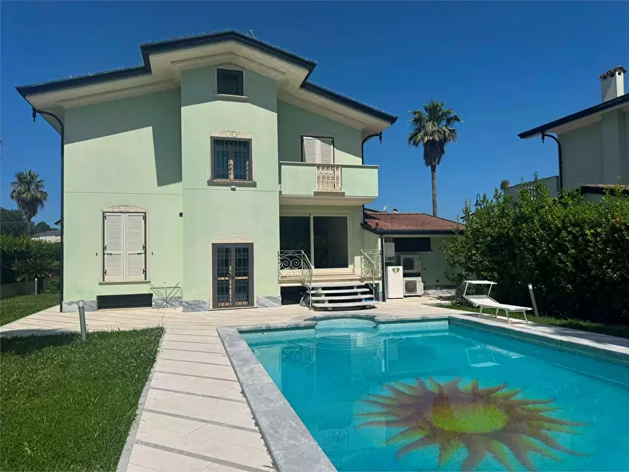 Immagine 1 di Villa in affitto  in via Romana a Montignoso