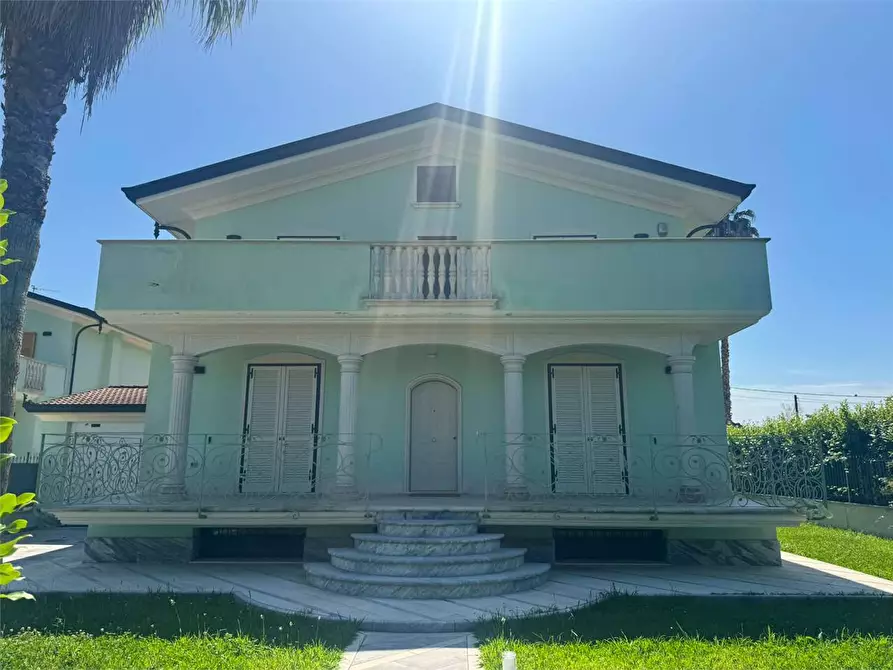 Immagine 4 di Villa in affitto  in via Romana a Montignoso