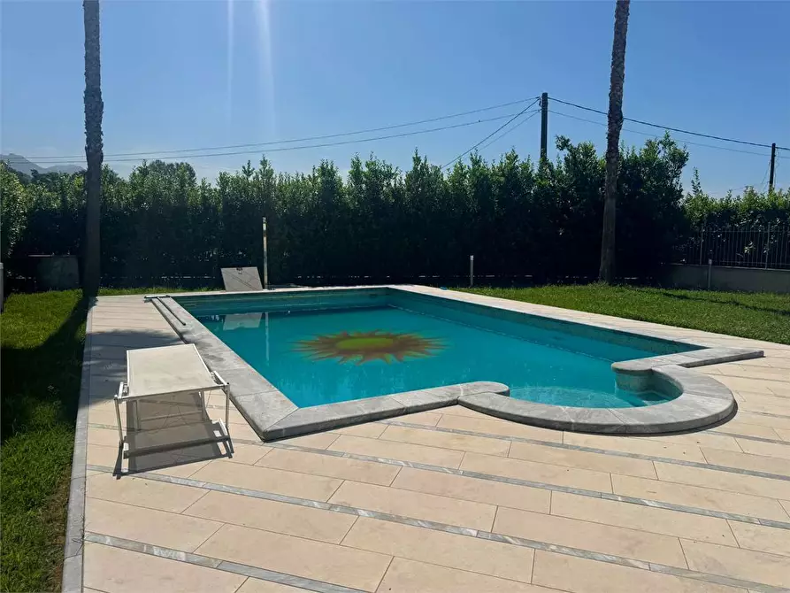 Immagine 3 di Villa in affitto  in via Romana a Montignoso