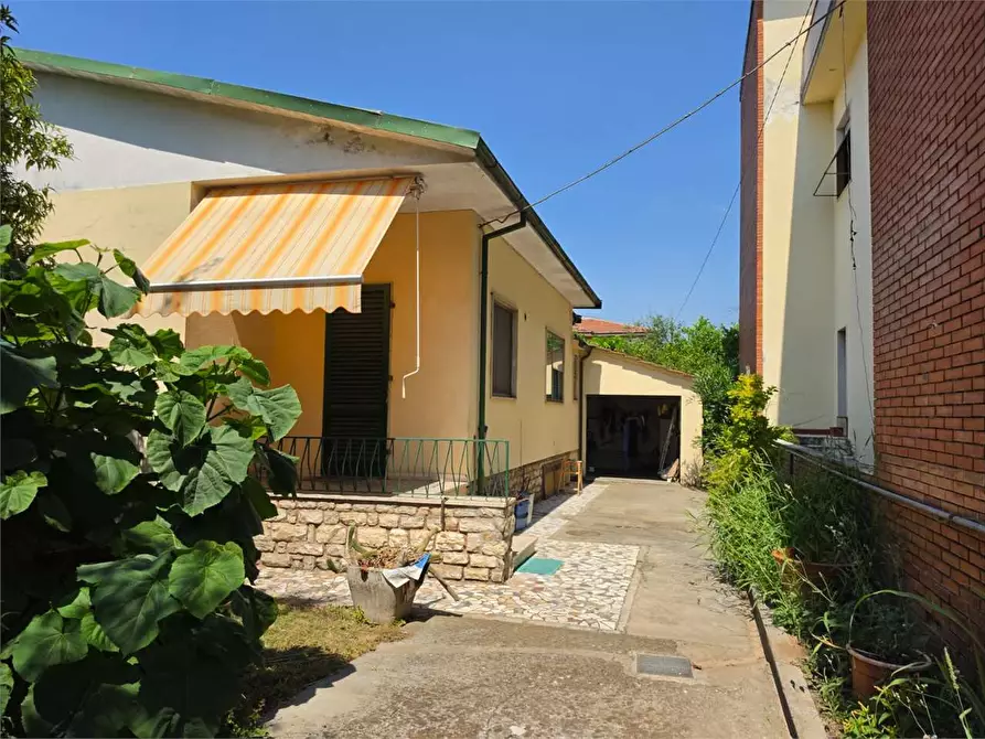 Immagine 1 di Casa indipendente in vendita  in Via Trento a Seravezza