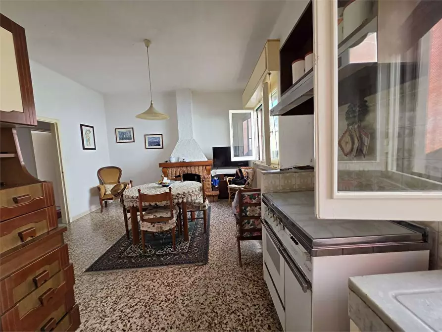 Immagine 10 di Casa indipendente in vendita  in Via Trento a Seravezza