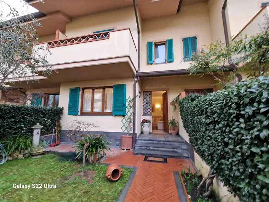 Immagine 2 di Villetta a schiera in vendita  in Via Canova a Forte Dei Marmi