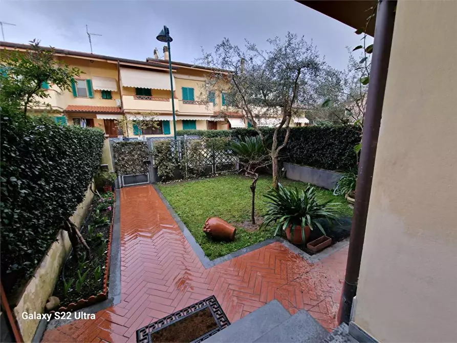 Immagine 4 di Villetta a schiera in vendita  in Via Canova a Forte Dei Marmi