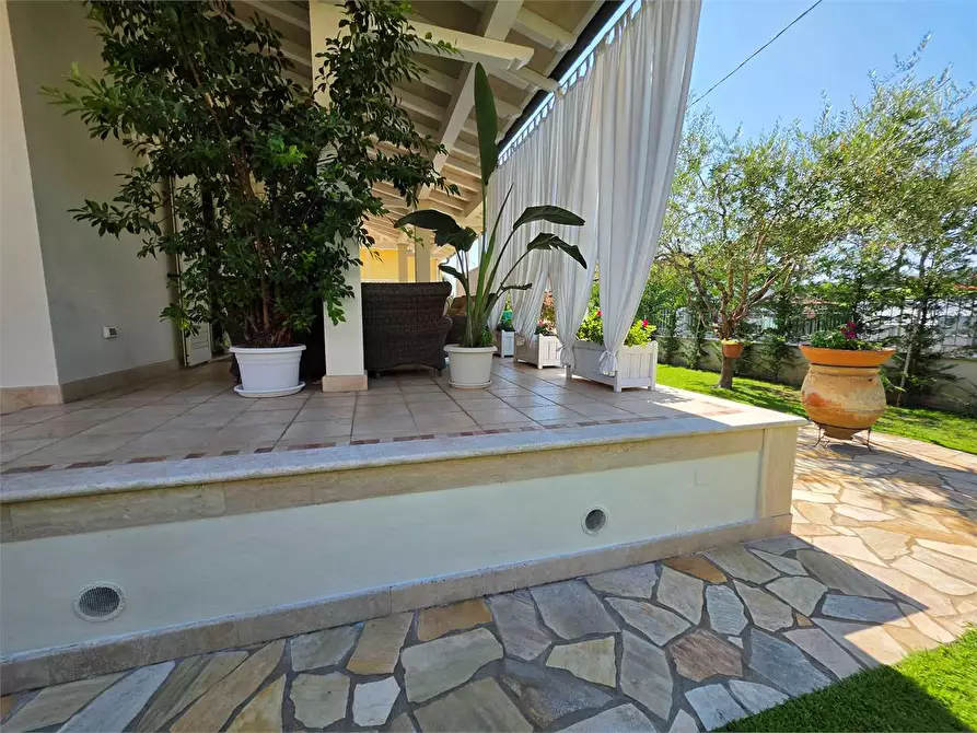 Immagine 7 di Villa in vendita  in Via Tremaiola a Pietrasanta