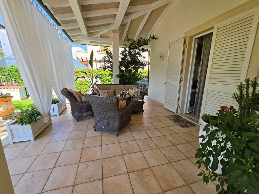 Immagine 5 di Villa in vendita  in Via Tremaiola a Pietrasanta