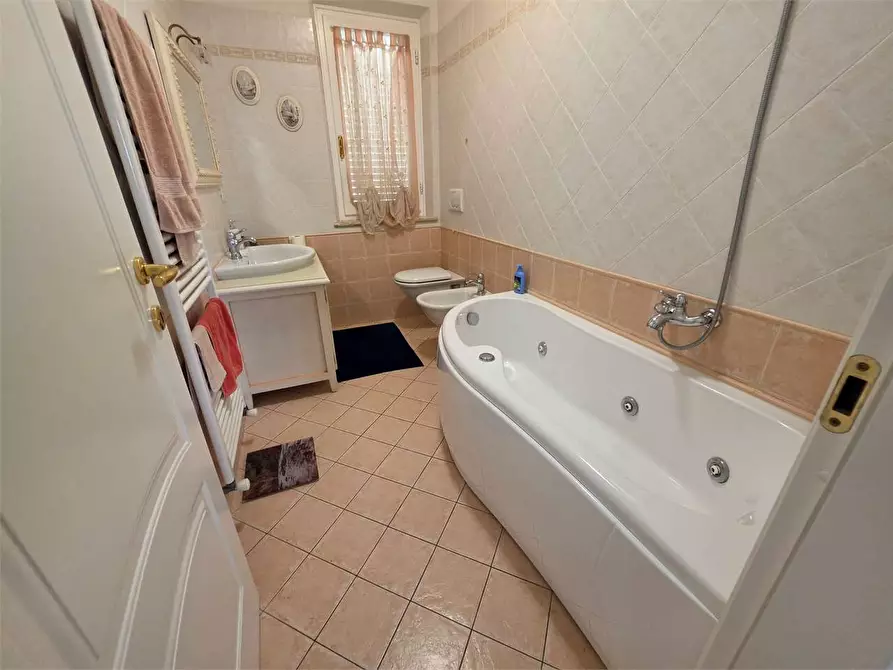 Immagine 33 di Villa in vendita  in Via Tremaiola a Pietrasanta