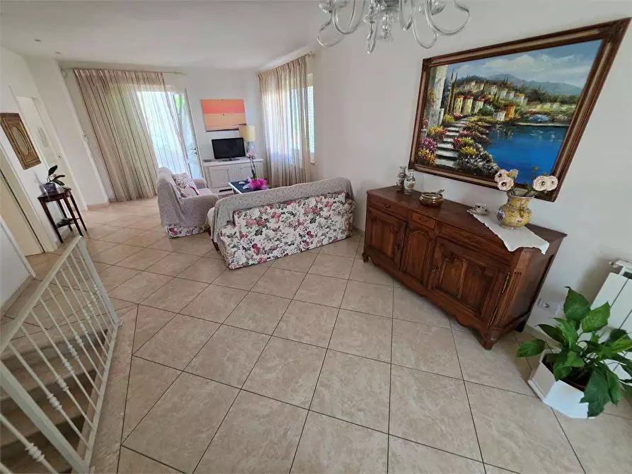 Immagine 19 di Villa in vendita  in Via Tremaiola a Pietrasanta