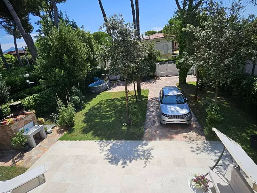 Immagine 14 di Villa in vendita  in Via Mascagni a Forte Dei Marmi