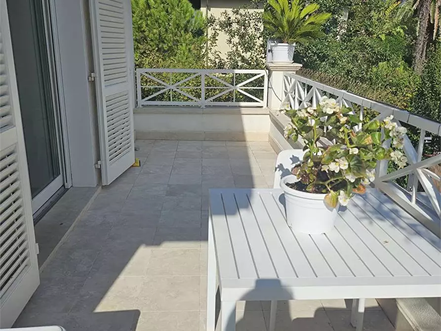 Immagine 12 di Villa in vendita  in Via Mascagni a Forte Dei Marmi