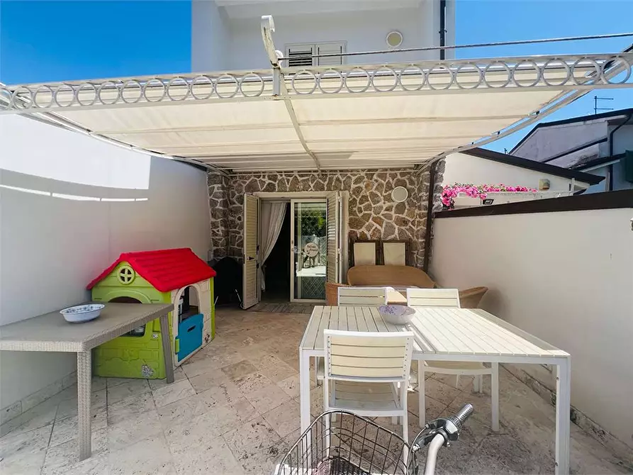 Immagine 4 di Villetta a schiera in vendita  in Via Duca D' Aosta a Forte Dei Marmi
