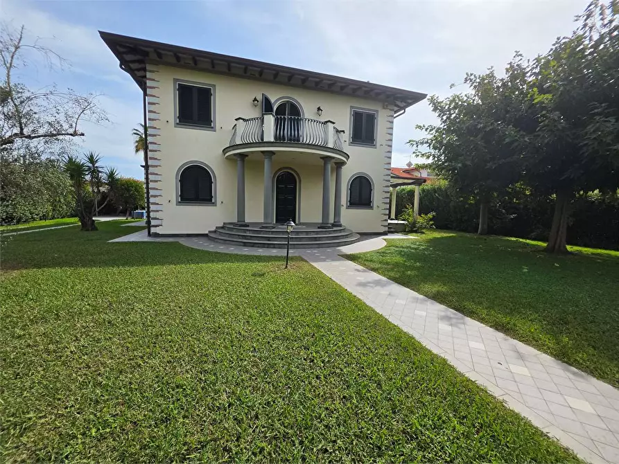 casa indipendente in affitto a Forte dei Marmi in zona Vittoria Apuana