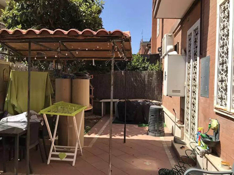 Immagine 1 di Appartamento in vendita  in Via Dei Simonetta a Roma