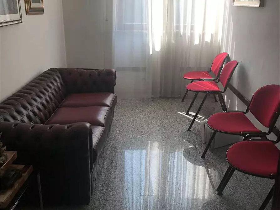 Immagine 2 di Ufficio in vendita  a Castelfidardo