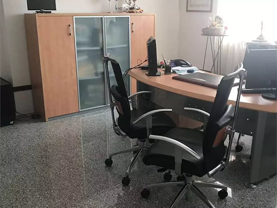 Immagine 4 di Ufficio in vendita  a Castelfidardo