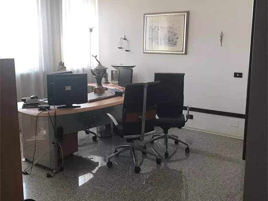 Immagine 6 di Ufficio in vendita  a Castelfidardo