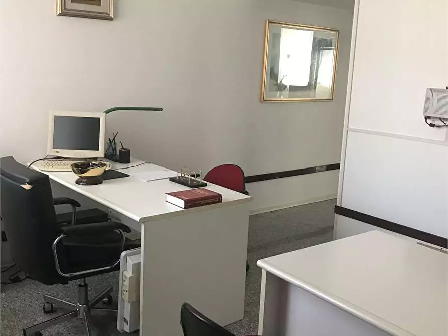 Immagine 7 di Ufficio in vendita  a Castelfidardo