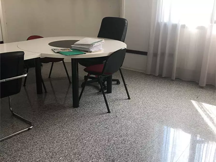 Immagine 5 di Ufficio in vendita  a Castelfidardo