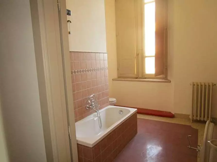 Immagine 4 di Stabile in vendita  in via iv novembre a Castelfidardo