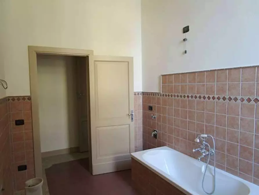 Immagine 12 di Stabile in vendita  in via iv novembre a Castelfidardo