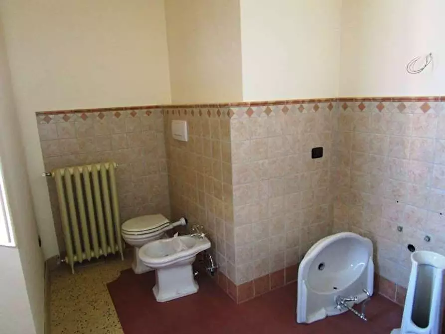 Immagine 14 di Stabile in vendita  in via iv novembre a Castelfidardo