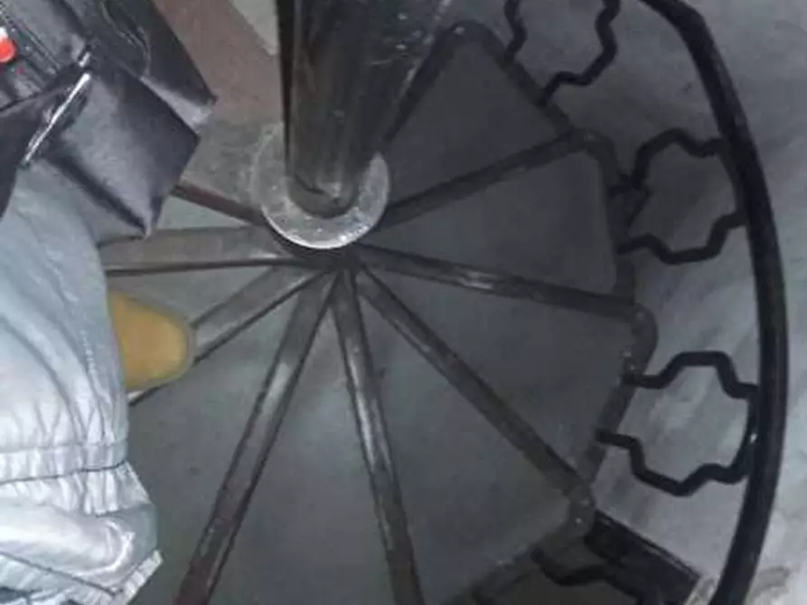 Immagine 9 di Negozio in vendita  in via goito a Ancona