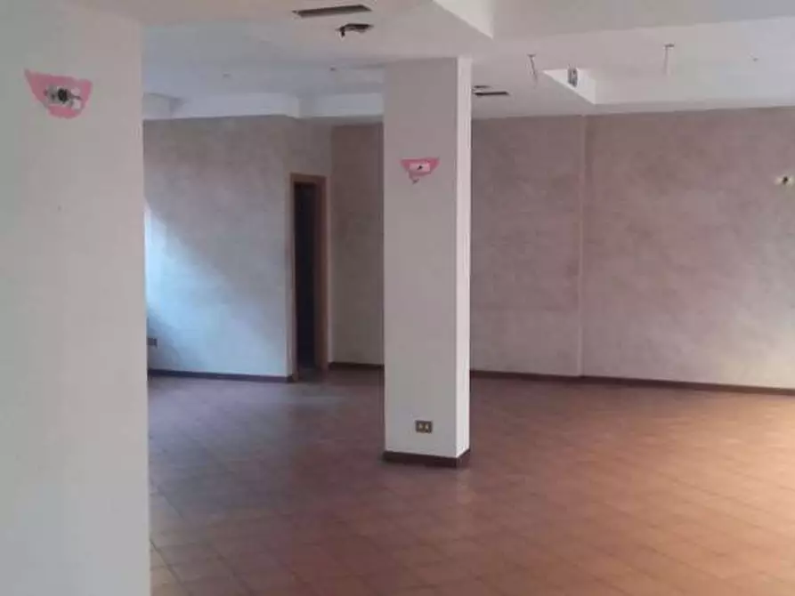 Immagine 16 di Negozio in vendita  in via goito a Ancona