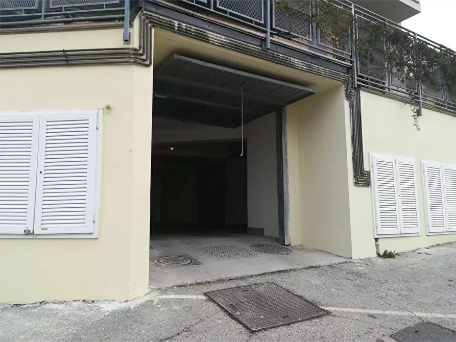 Immagine 34 di Bilocale in vendita  in via marini a Ancona