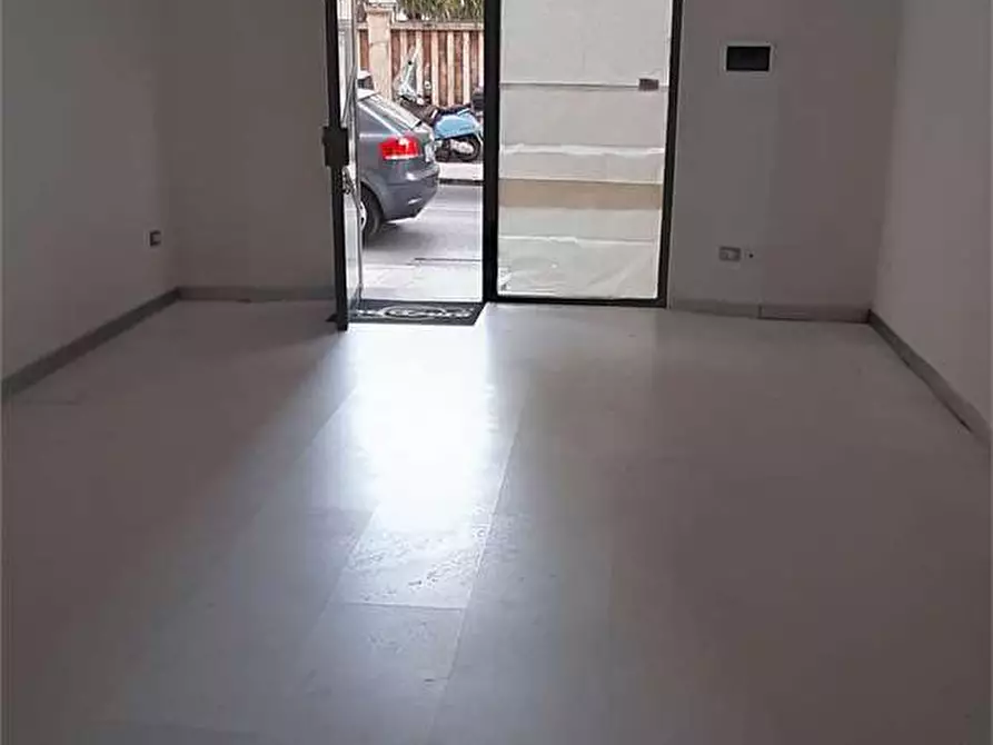 Immagine 4 di Negozio in affitto  in C.SO MATTEOTTI  95 a Ancona
