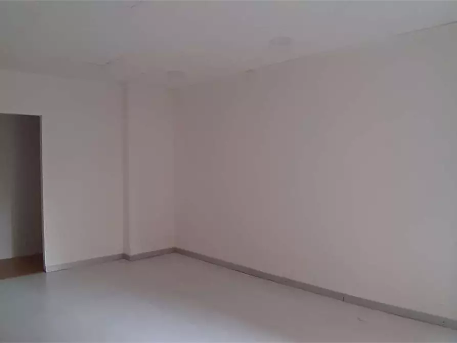 Immagine 5 di Negozio in affitto  in C.SO MATTEOTTI  95 a Ancona