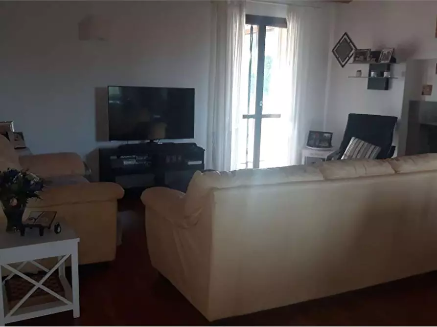 Immagine 10 di Quadrilocale in vendita  in via mazzo a Osimo