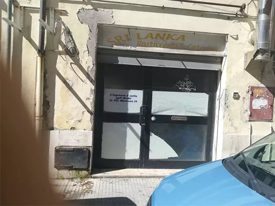 Immagine 6 di Negozio in vendita  a Ancona