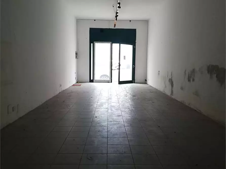 Immagine 3 di Laboratorio in vendita  in VIA MONTEBELLO a Ancona