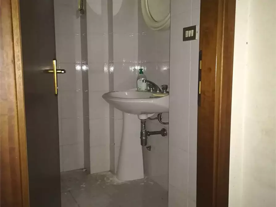 Immagine 4 di Laboratorio in vendita  in VIA MONTEBELLO a Ancona