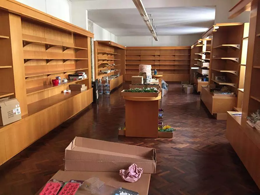 Immagine 2 di Negozio in affitto  in CORSO MAZZINI a Ancona