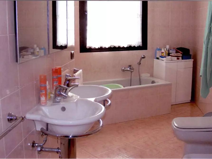 Immagine 8 di Villa in vendita  in localita' caminate a Fano