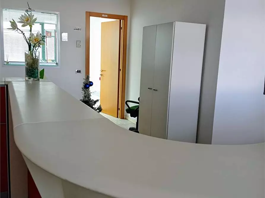 Immagine 1 di Ufficio in affitto  a Osimo