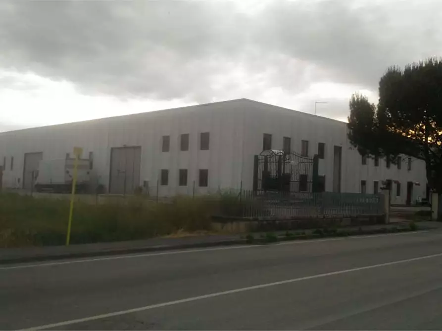 Immagine 4 di Capannone industriale in affitto  in Villa Potenza a Macerata