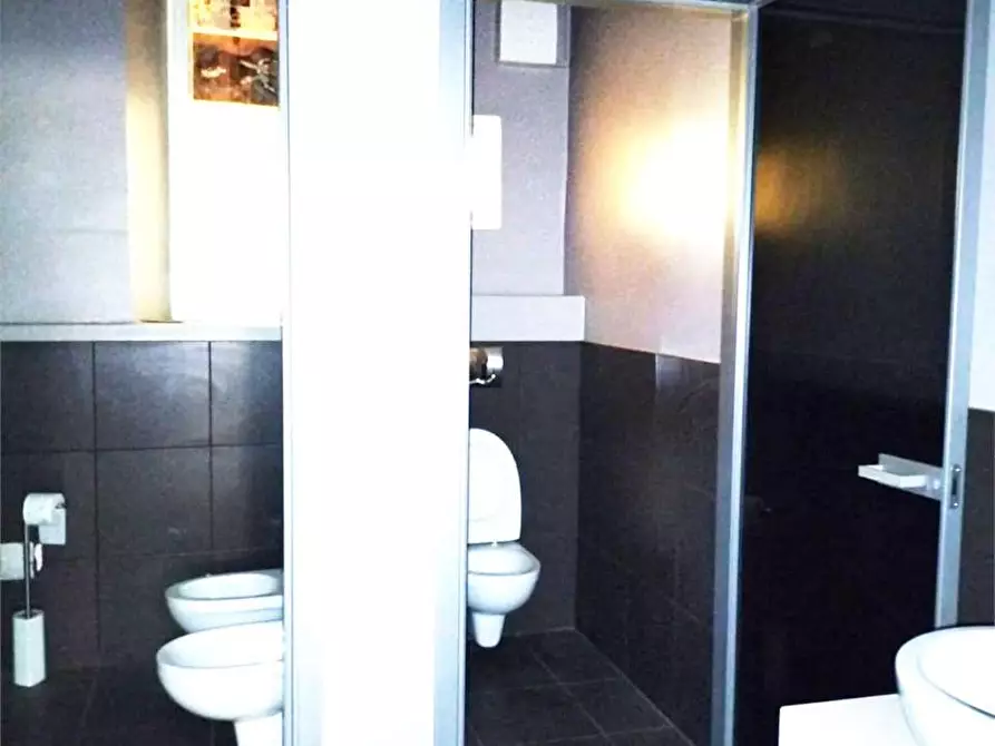 Immagine 8 di Ufficio in affitto  in via giacomo matteotti a Ancona