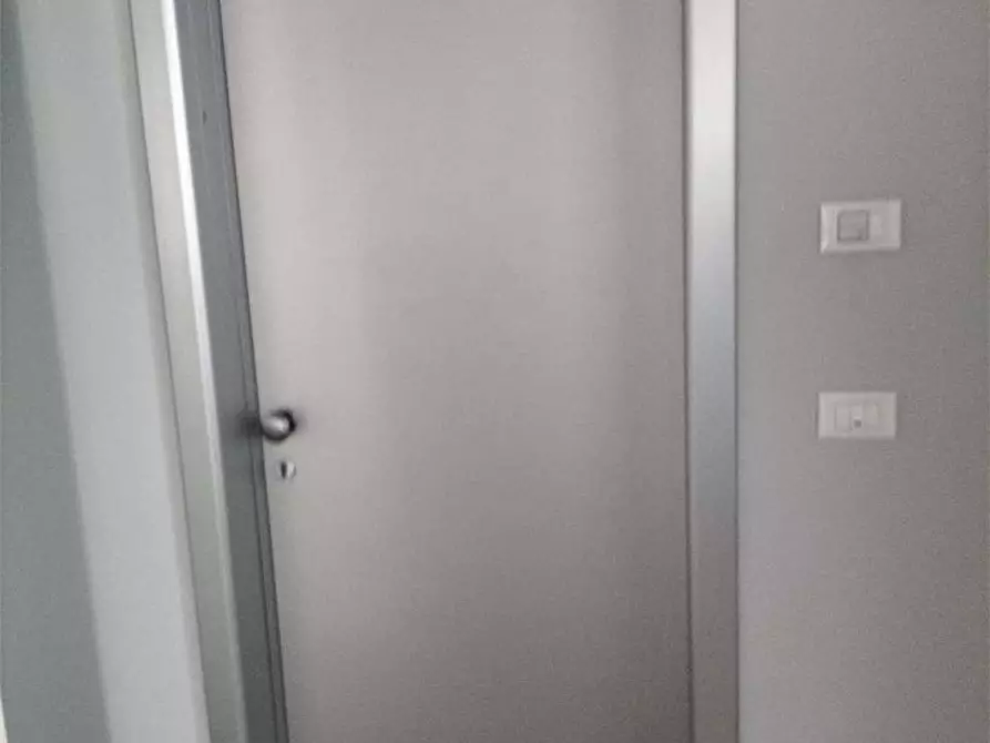 Immagine 13 di Ufficio in affitto  in GHINO VALENTI a Ancona