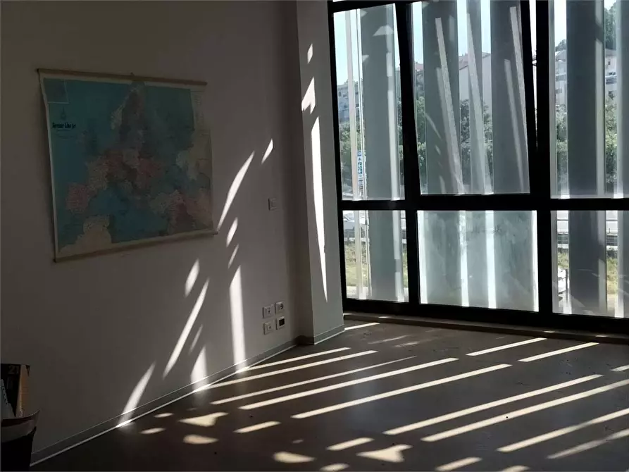 Immagine 11 di Ufficio in affitto  in via VALENTI a Ancona