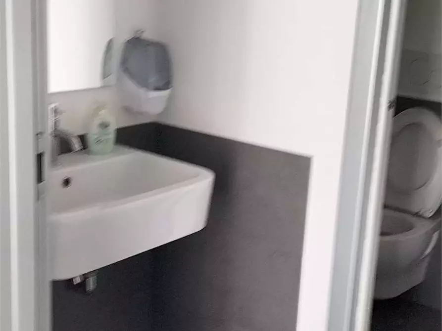 Immagine 3 di Ufficio in affitto  in via VALENTI a Ancona