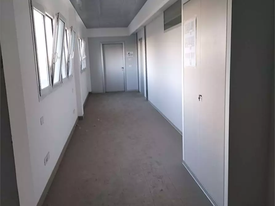 Immagine 4 di Ufficio in affitto  in via VALENTI a Ancona