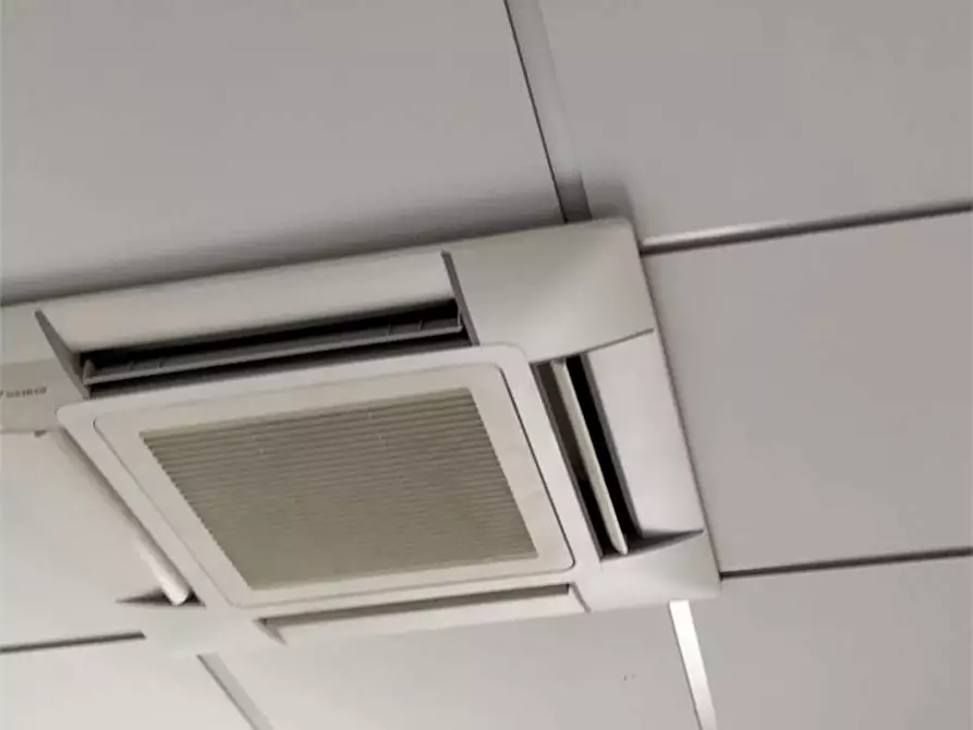 Immagine 17 di Ufficio in affitto  in via VALENTI a Ancona