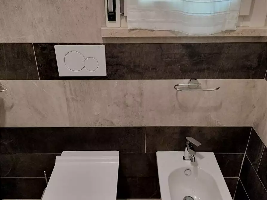 Immagine 14 di Appartamento in vendita  in VIA SARAGAT a Ancona