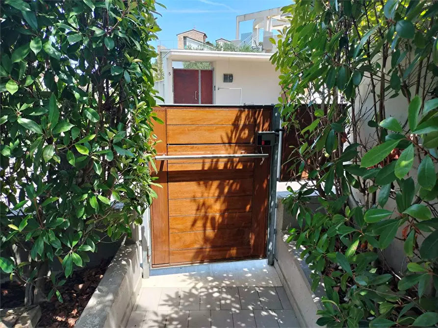 Immagine 34 di Appartamento in vendita  in VIA SARAGAT a Ancona