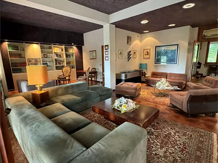 Immagine 1 di Villa in vendita  a Serra San Quirico